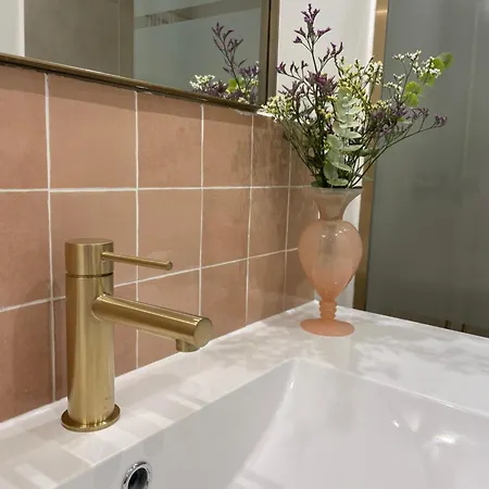 2 Pièces Dans Le Vieux - à 3 Min De La Et Du Célèbre Cours Saleya Apartamento Nice